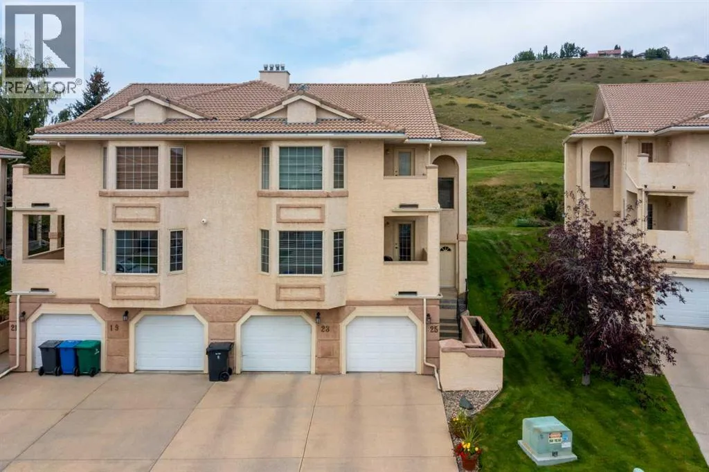 Row / Townhouse for rent: 0, 25 Canyon Court W, Lethbridge, Alberta T1K 6V1