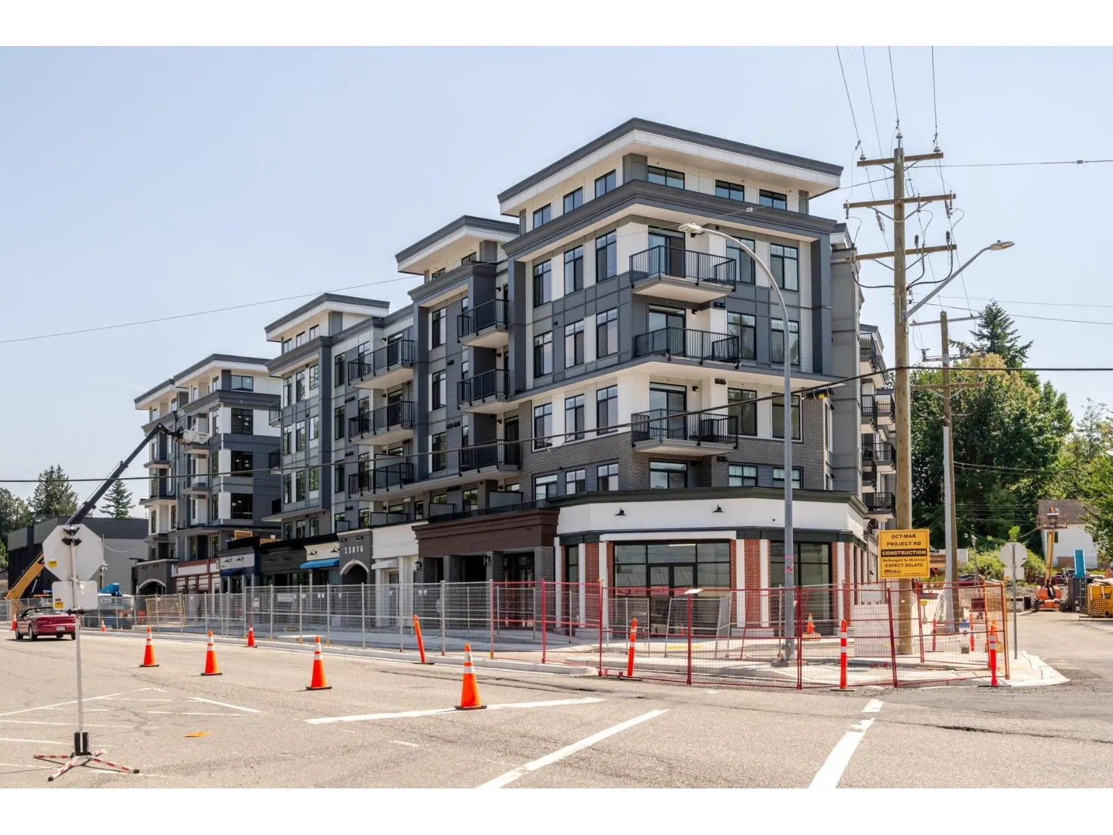 015 33816 South Fraser Way, Abbotsford, British Columbia V2S 2C5