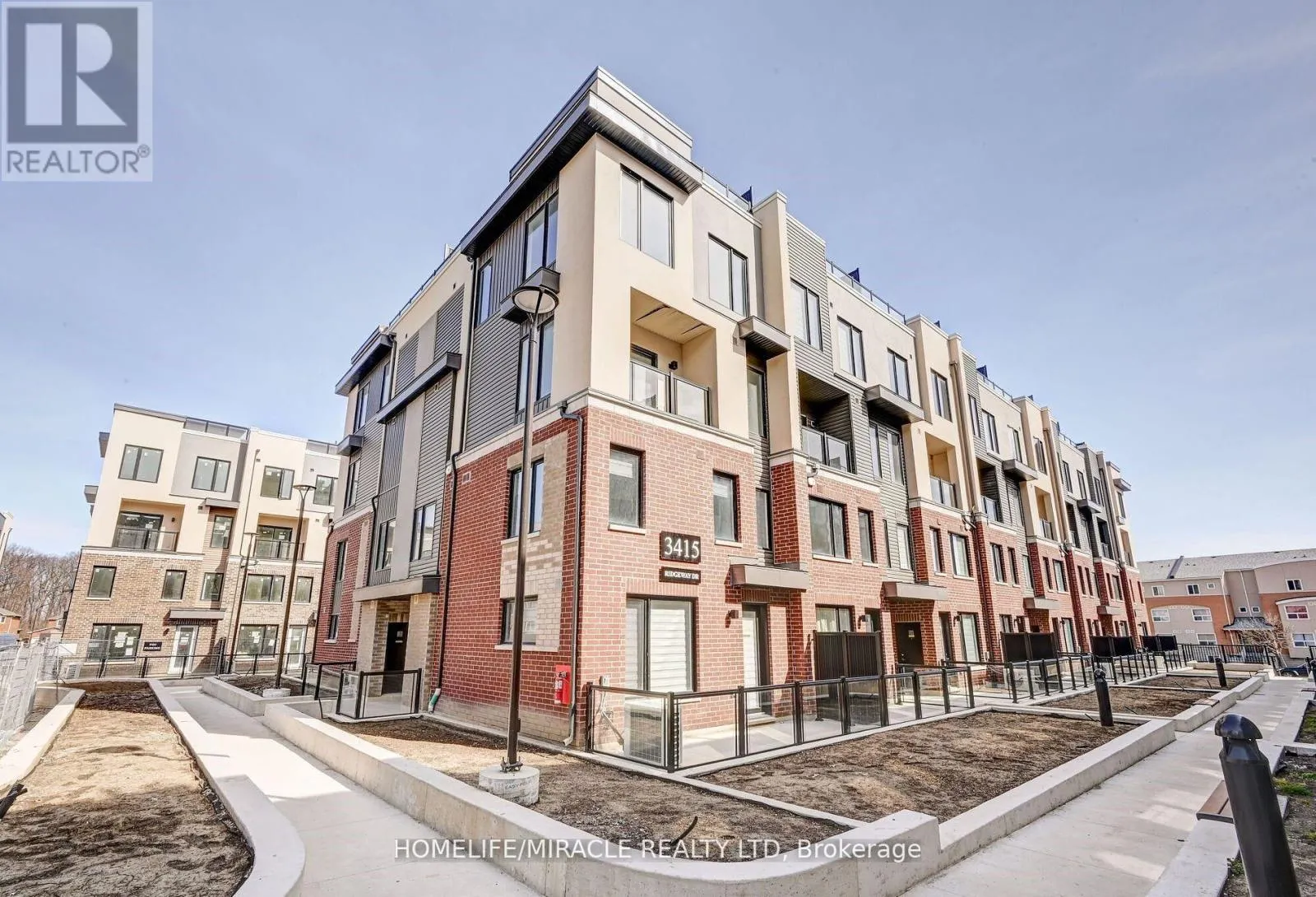 Row / Townhouse for rent: 02 - 3415 Ridgeway Drive, Mississauga, Ontario L5L 0B9