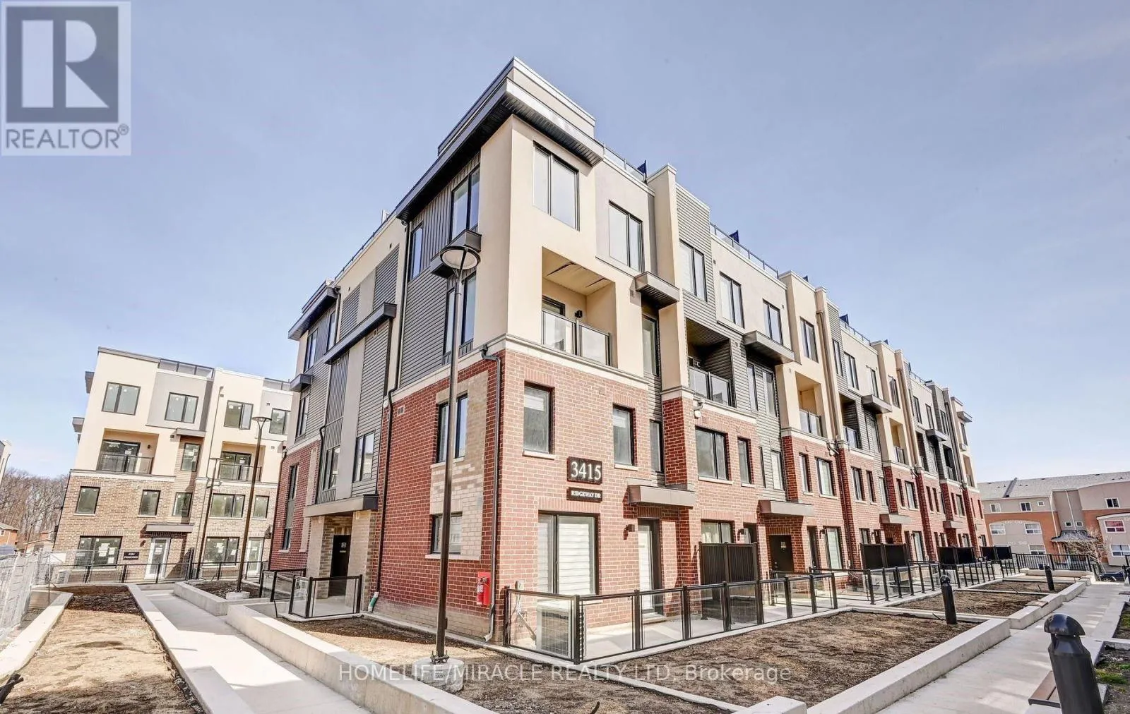 Row / Townhouse for rent: 02 - 3415 Ridgeway Drive, Mississauga, Ontario L5L 0B9