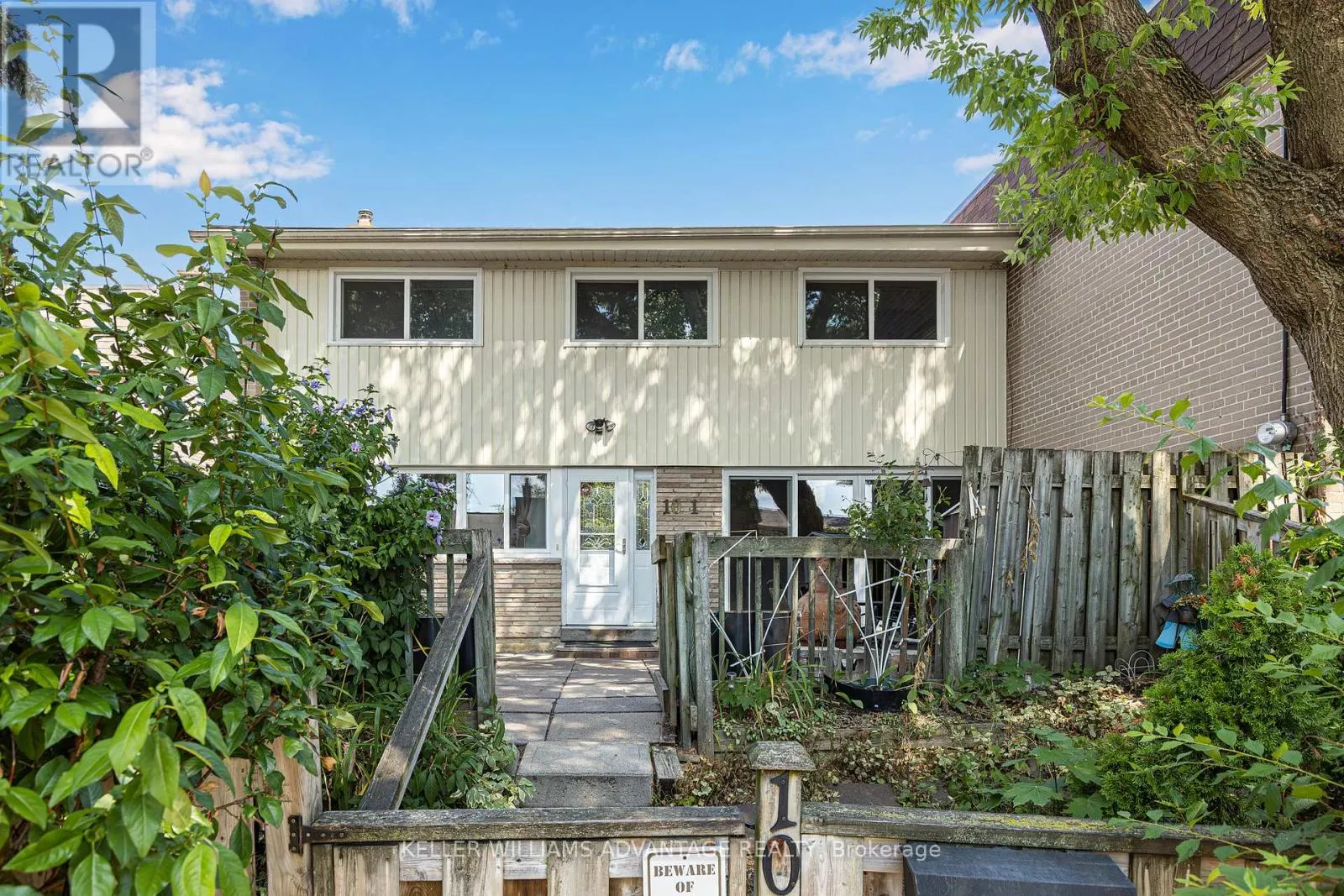 Row / Townhouse for rent: 1 - 10 Sentinel Road, Toronto, Ontario M3M 2Y6