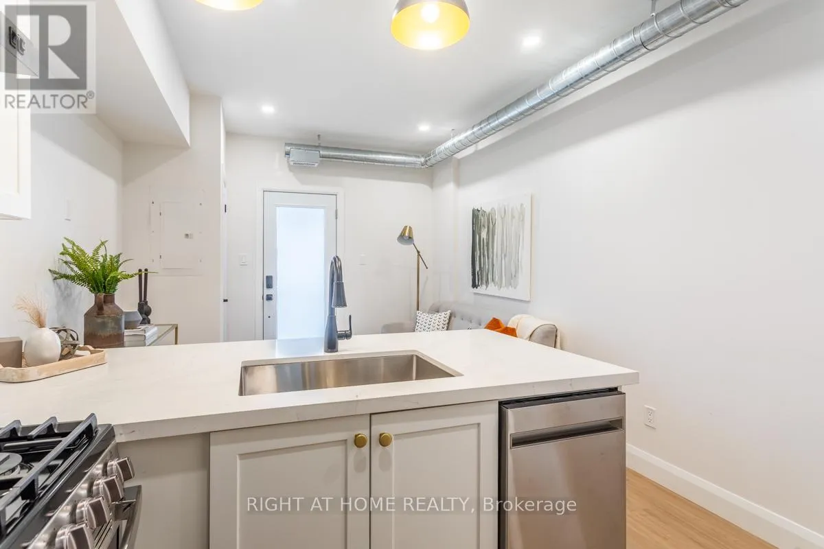 Other for rent: 1 - 115 Catharine Street N, Hamilton, Ontario L8R 1J5