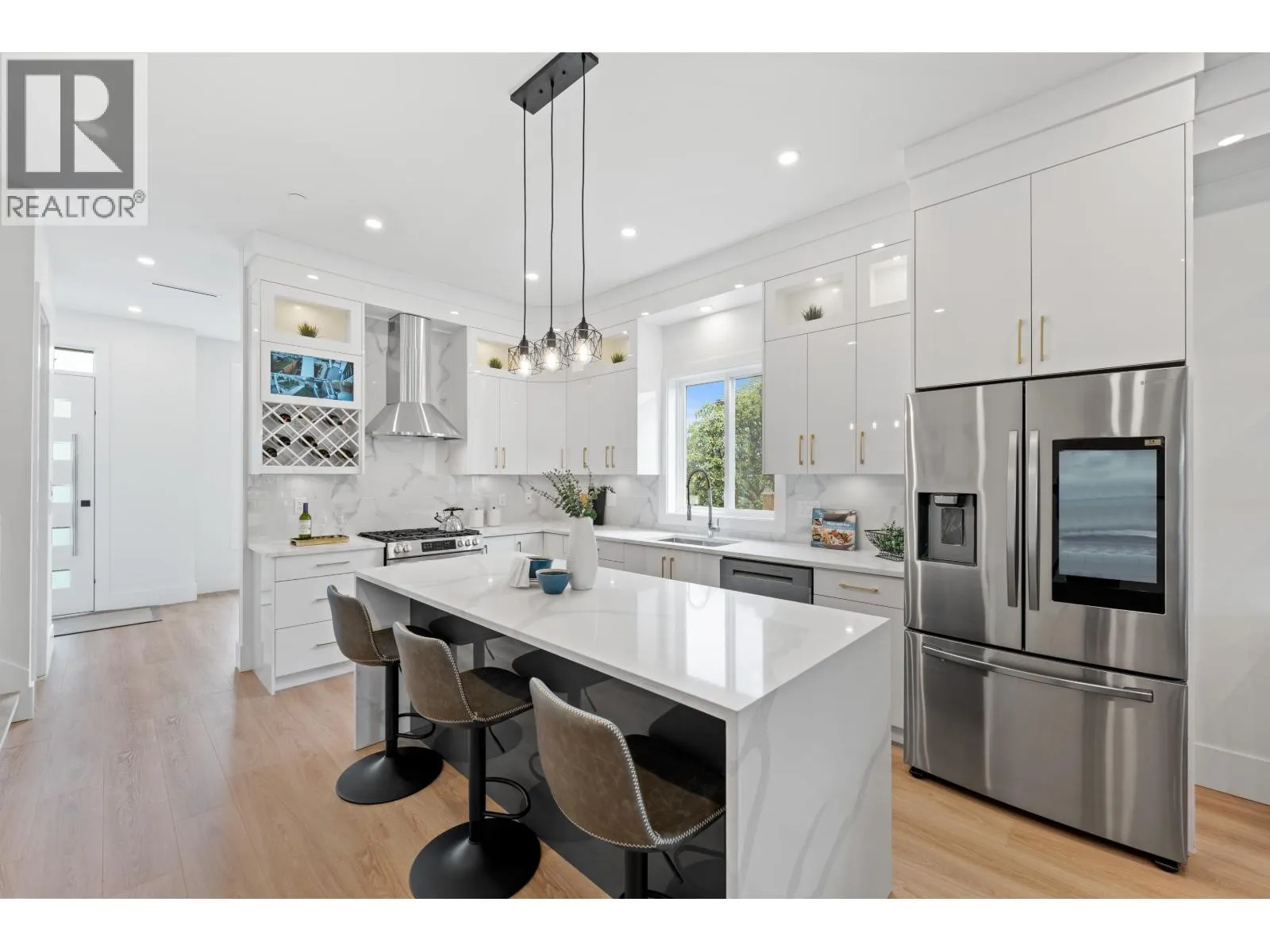 Duplex for rent: 1 122 Eighth Avenue, New Westminster, British Columbia V3L 1X8