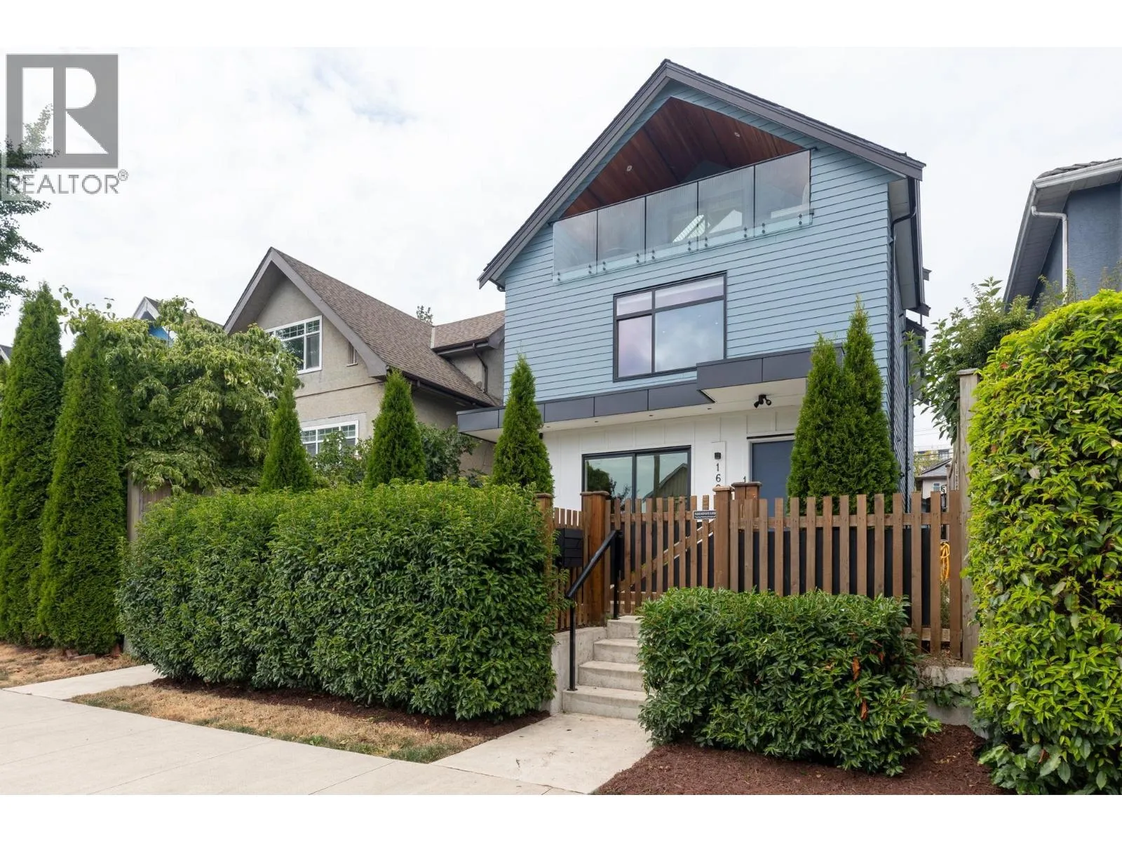 Duplex for rent: 1 1621 E 11th Avenue, Vancouver, British Columbia V5N 1Y8