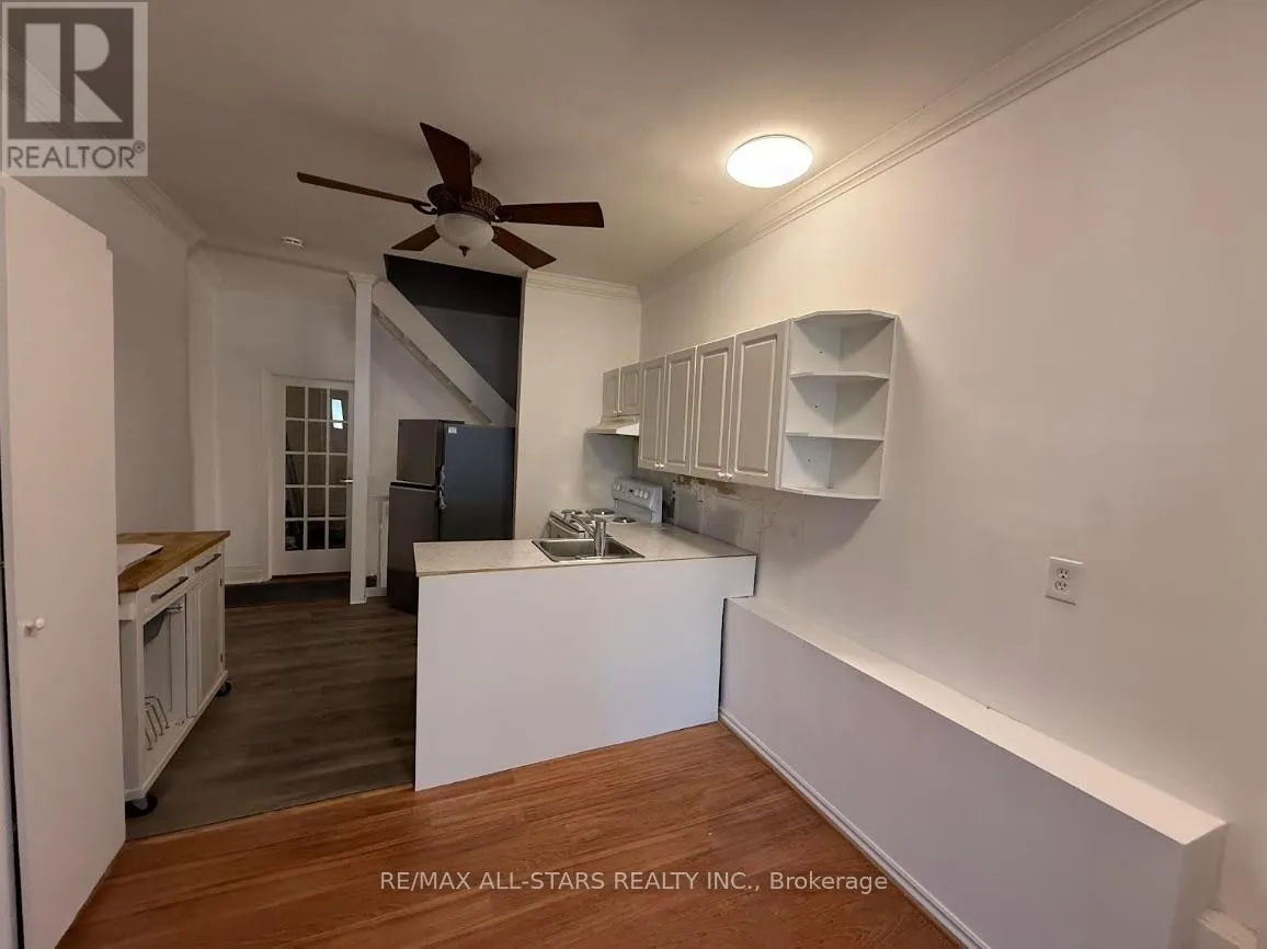 Residential Commercial Mix for rent: 1 - 1918a Queen Street E, Toronto, Ontario M4L 1H6