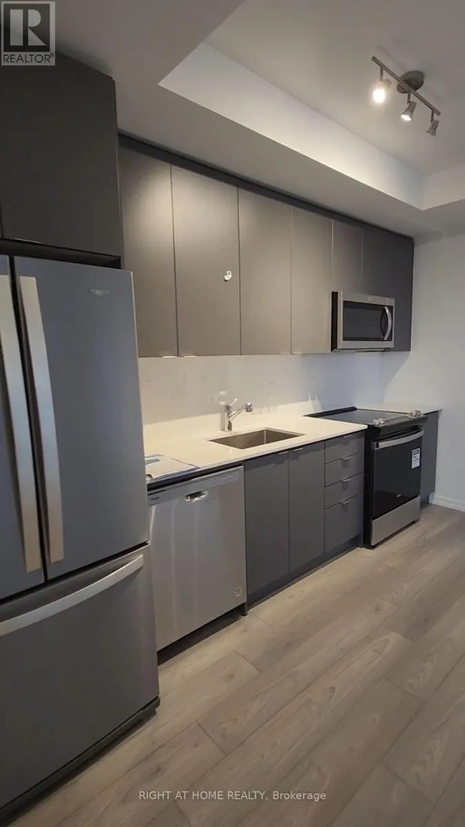 Row / Townhouse for rent: 1 - 20 Lytham Green Circ Circle, Newmarket, Ontario L3Y 0H3