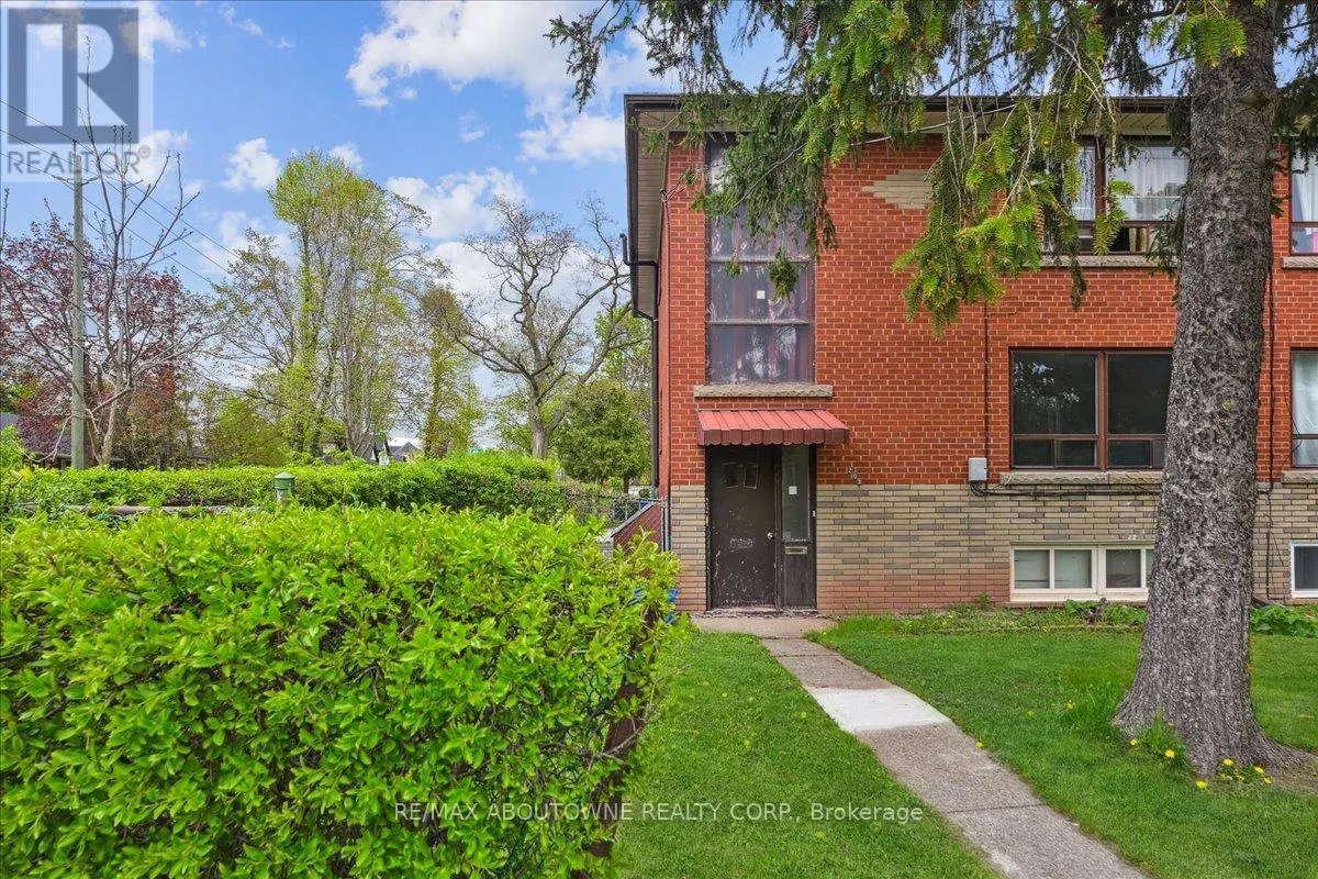 Other for rent: 1 - 203 Nelson Street, Oakville, Ontario L6L 3J4