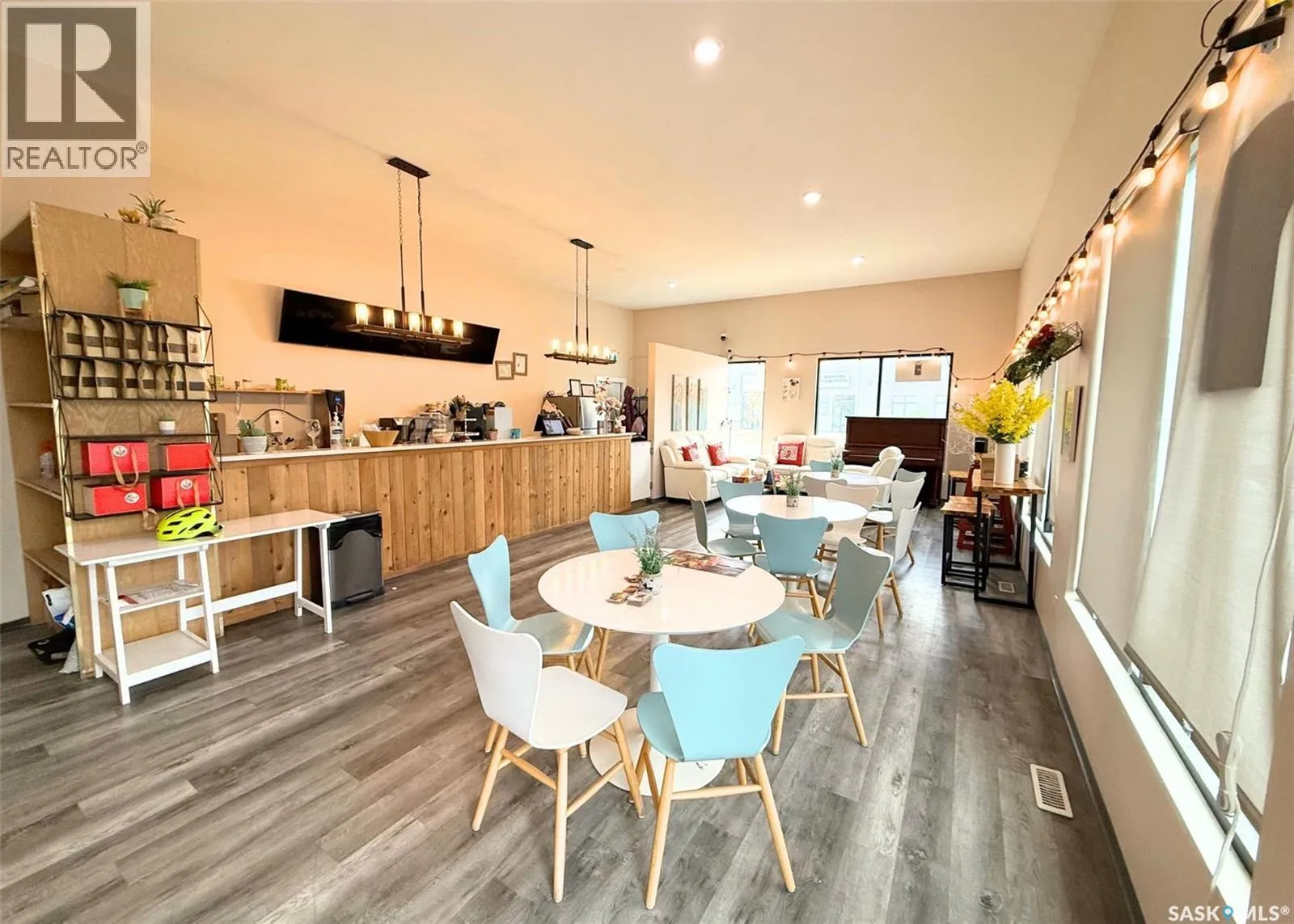 Retail for rent: 1 212 Central Street, Warman, Saskatchewan S0K 4S0