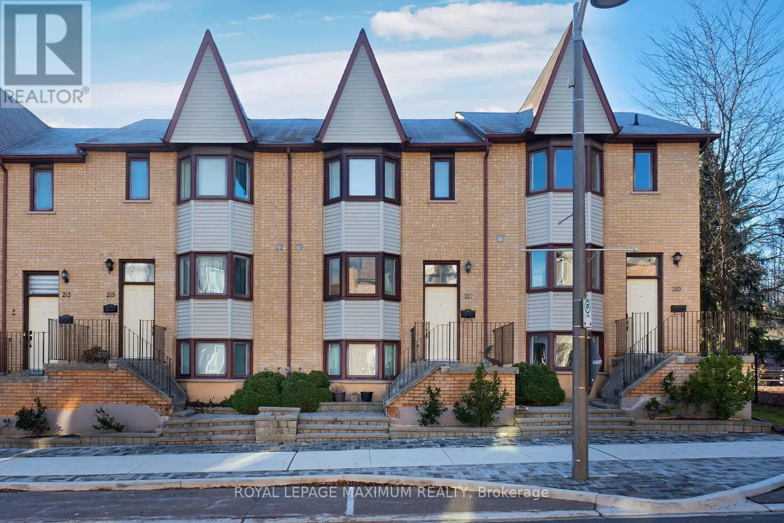 Row / Townhouse for rent: 1 - 217 Woodbridge Avenue, Vaughan, Ontario L4L 2T1