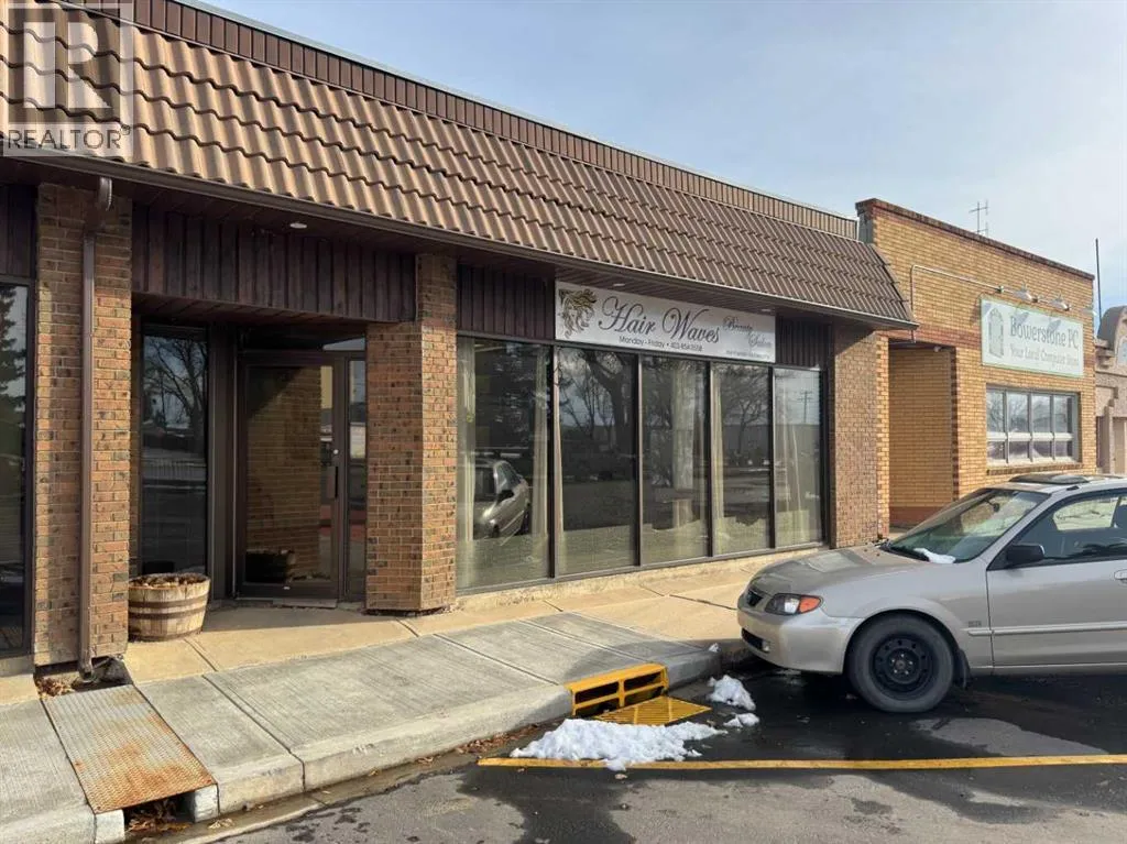 Retail for rent: 1, 218 Centre Street, Hanna, Alberta T0J 1P0