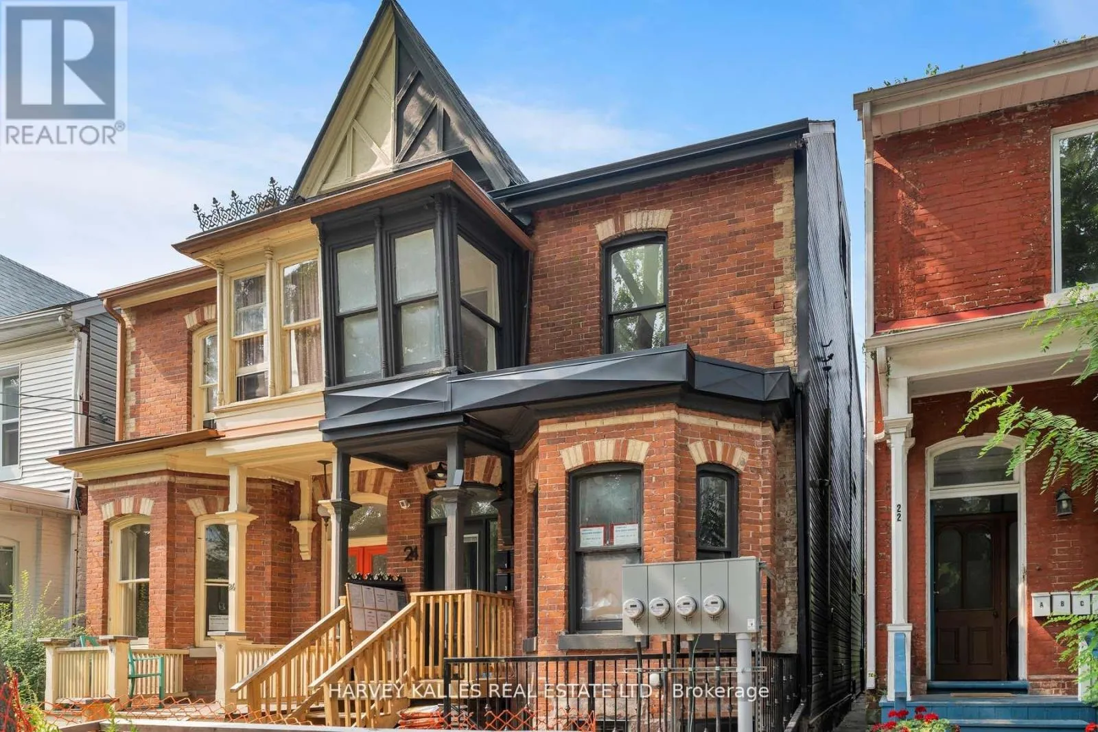 House for rent: 1 - 24 Sullivan Street, Toronto, Ontario M5T 1B9