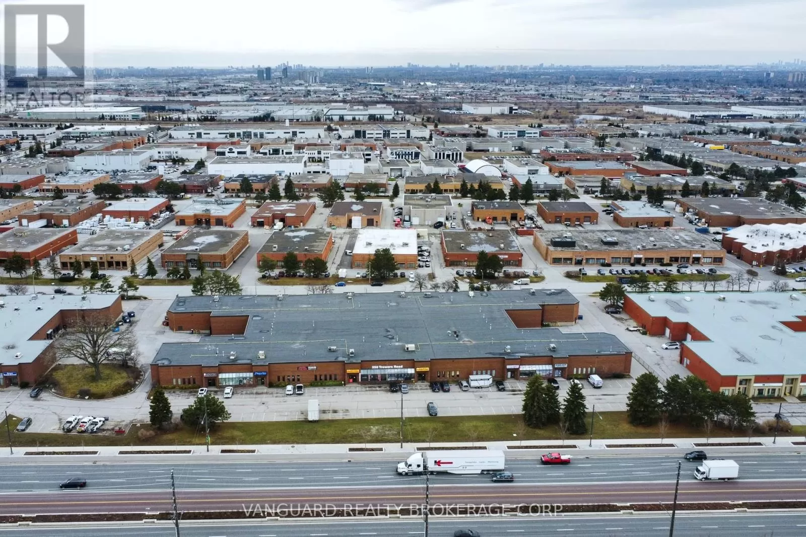 Multi-Tenant Industrial for rent: 1 - 250 Trowers Road, Vaughan, Ontario L4L 5Z9