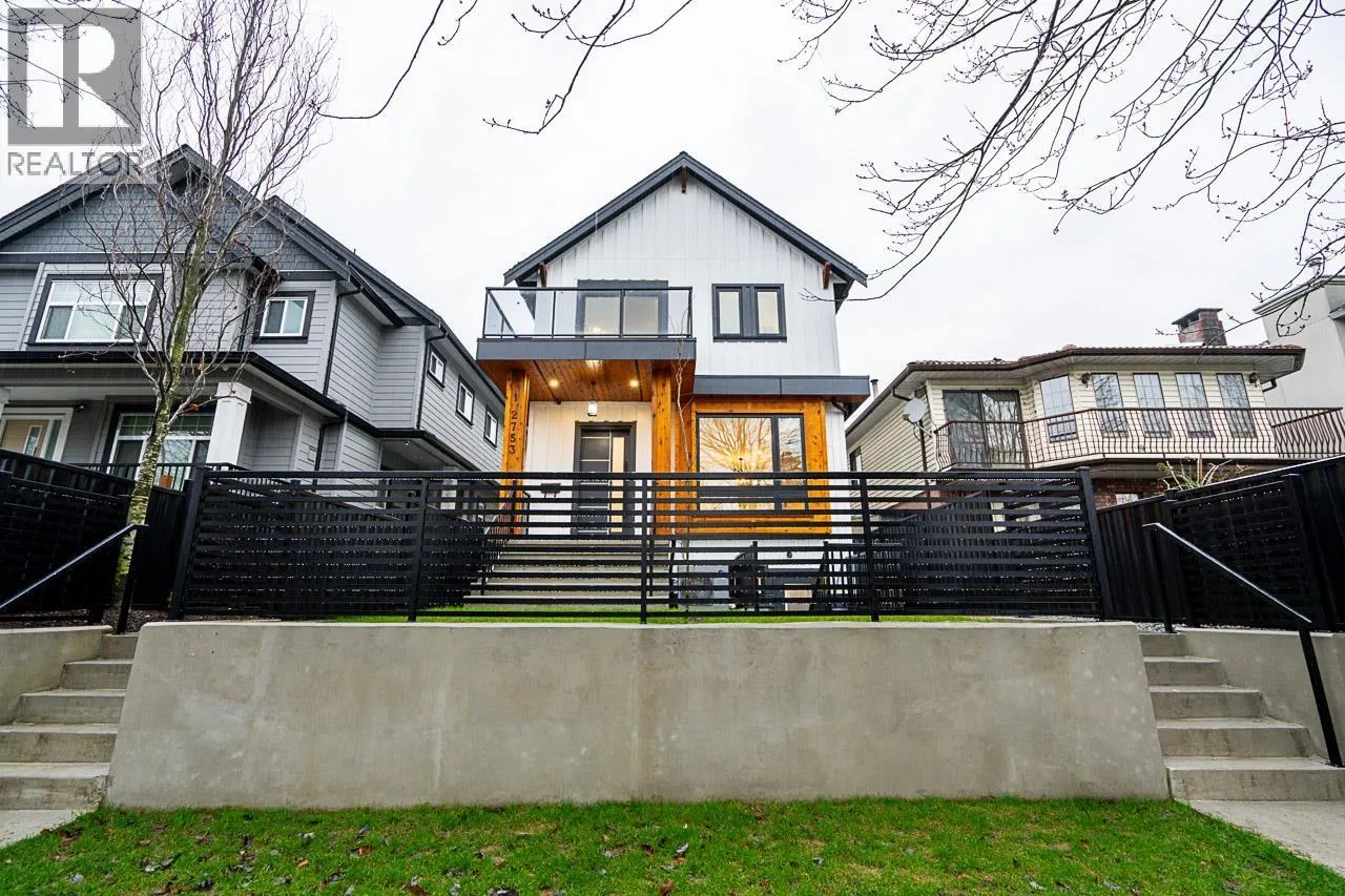 Duplex for rent: 1 2753 Nanaimo Street, Vancouver, British Columbia V5N 5E9