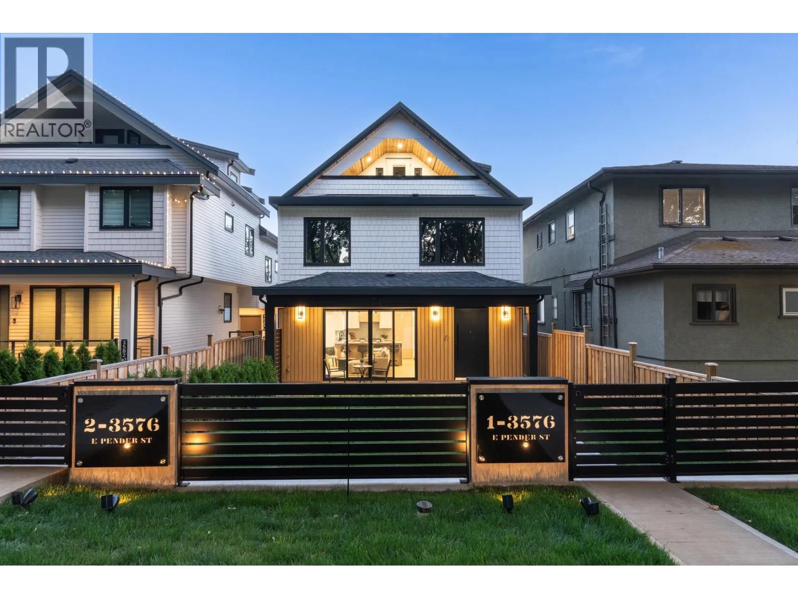 Duplex for rent: 1 3576 E Pender Street, Vancouver, British Columbia V5K 2E3