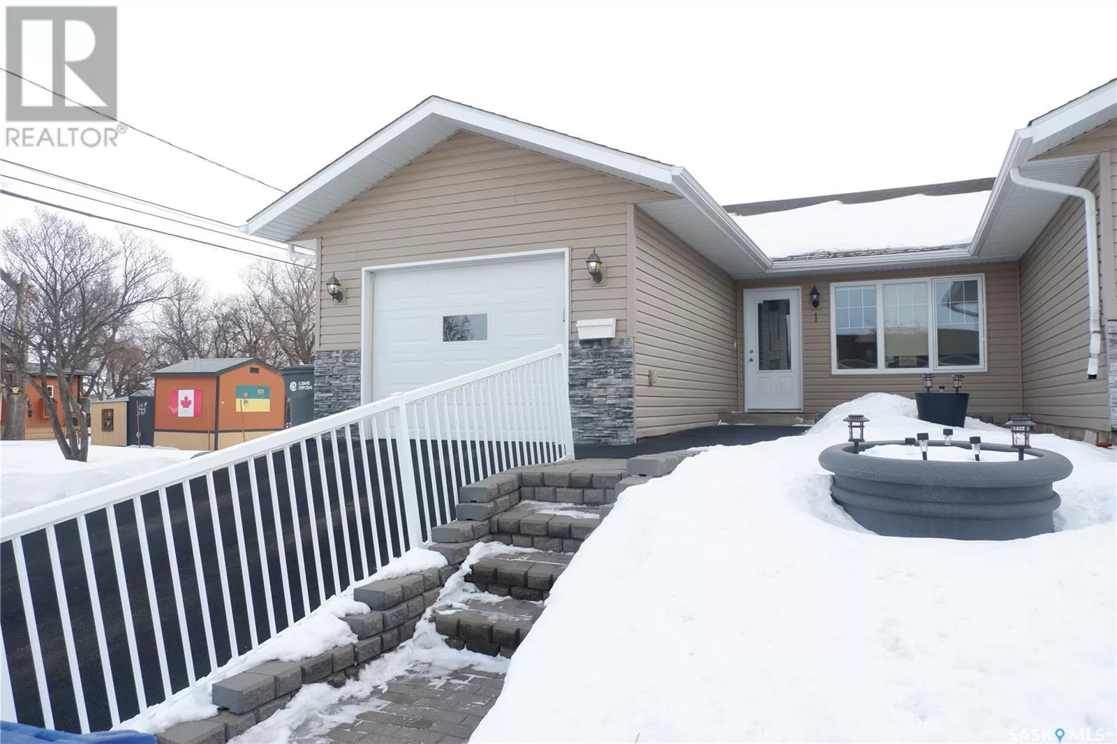 Row / Townhouse for rent: 1 401 3rd Avenue E, Assiniboia, Saskatchewan S0H 0B0