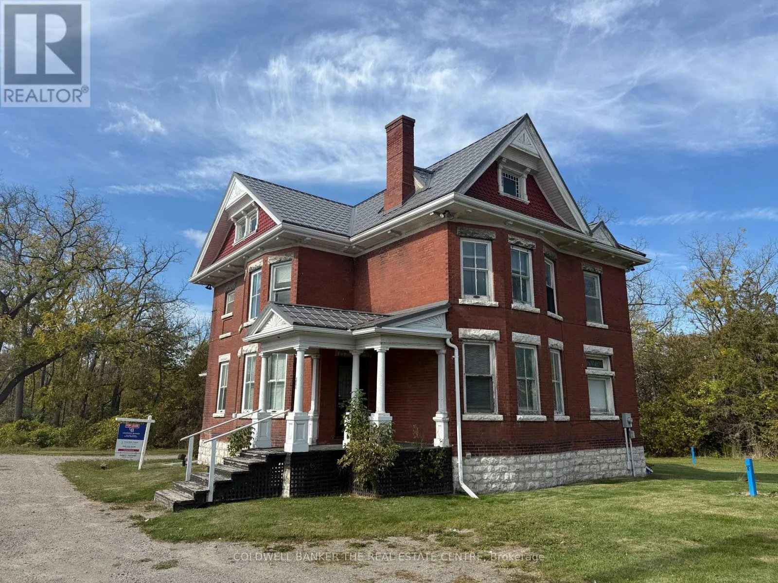 Triplex for rent: 1 - 415 Davis Drive, Newmarket, Ontario L3Y 2N8