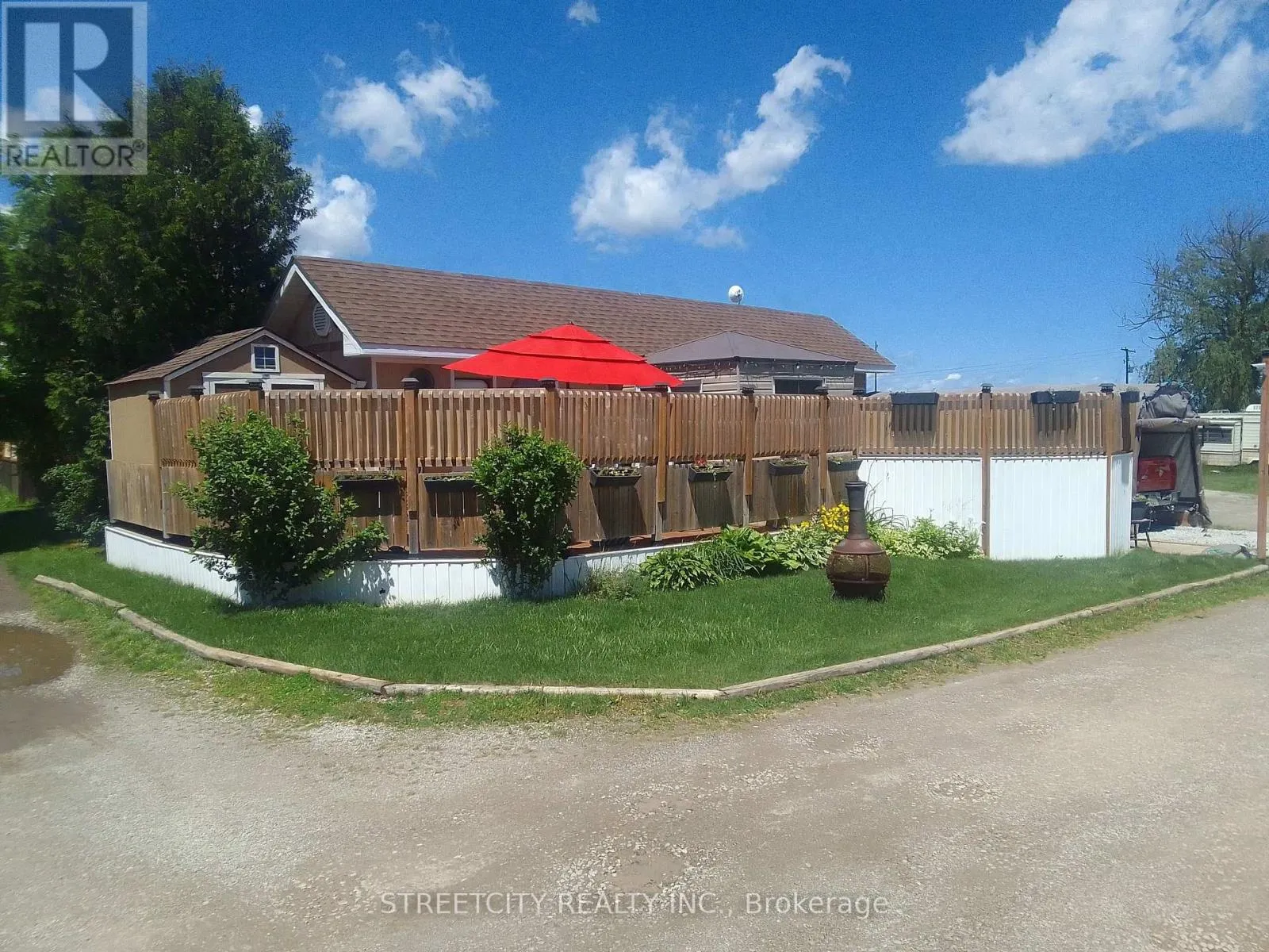 Mobile Home for rent: 1 - 4351 London Line, Plympton-Wyoming, Ontario N0N 1T0