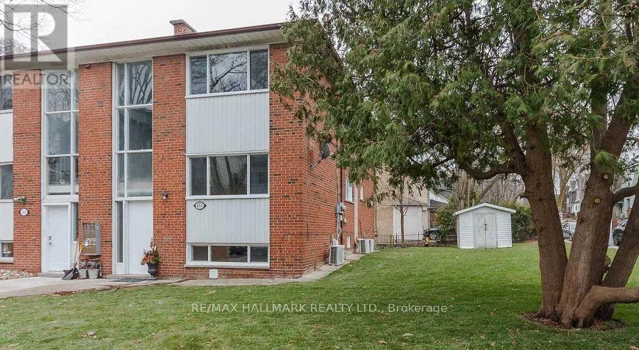 Triplex for rent: 1 - 451 Leslie Street, Toronto, Ontario M4M 3E5