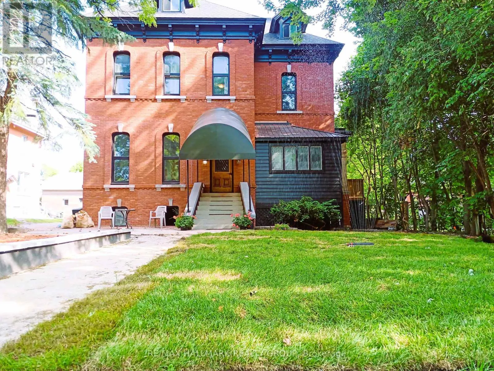 Triplex for rent: 1 - 460 Wilbrod Street, Ottawa, Ontario K1N 6M8