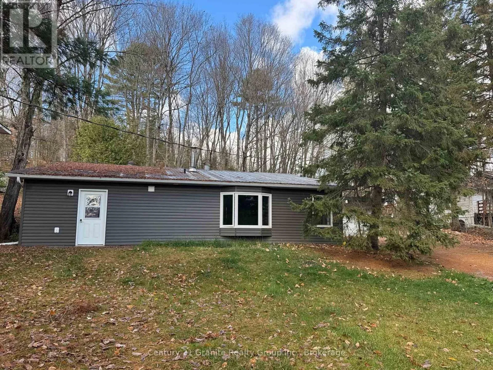 Duplex for rent: 1 - 4687 County Road 21 Road, Dysart et al, Ontario K0M 1S0