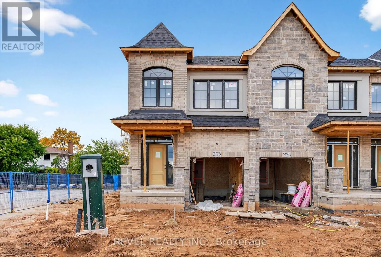 Row / Townhouse for rent: 1 - 600 Maplehill Drive, Burlington, Ontario L7N 2W3