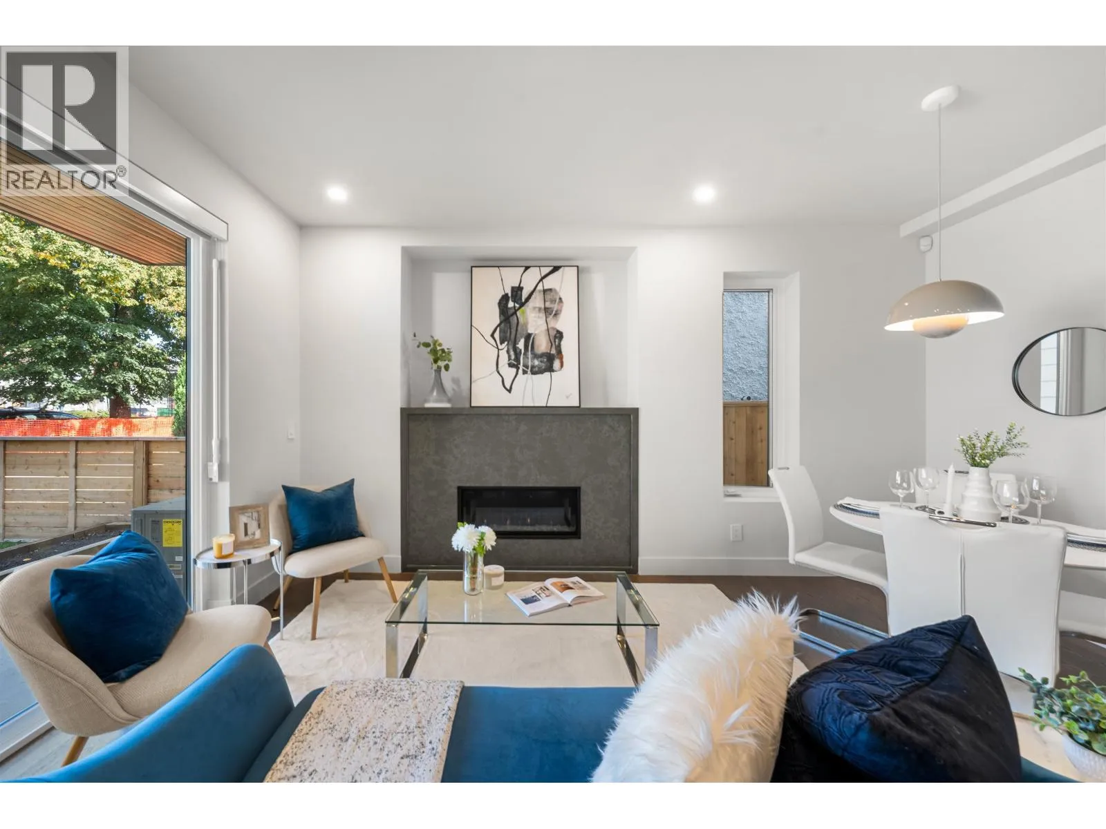 Duplex for rent: 1 620 E 46th Avenue, Vancouver, British Columbia V5W 2A3