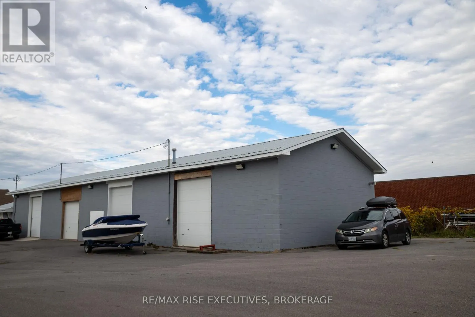 Multi-Tenant Industrial for rent: 1 - 670 Development Drive, Kingston, Ontario K7M 4W7