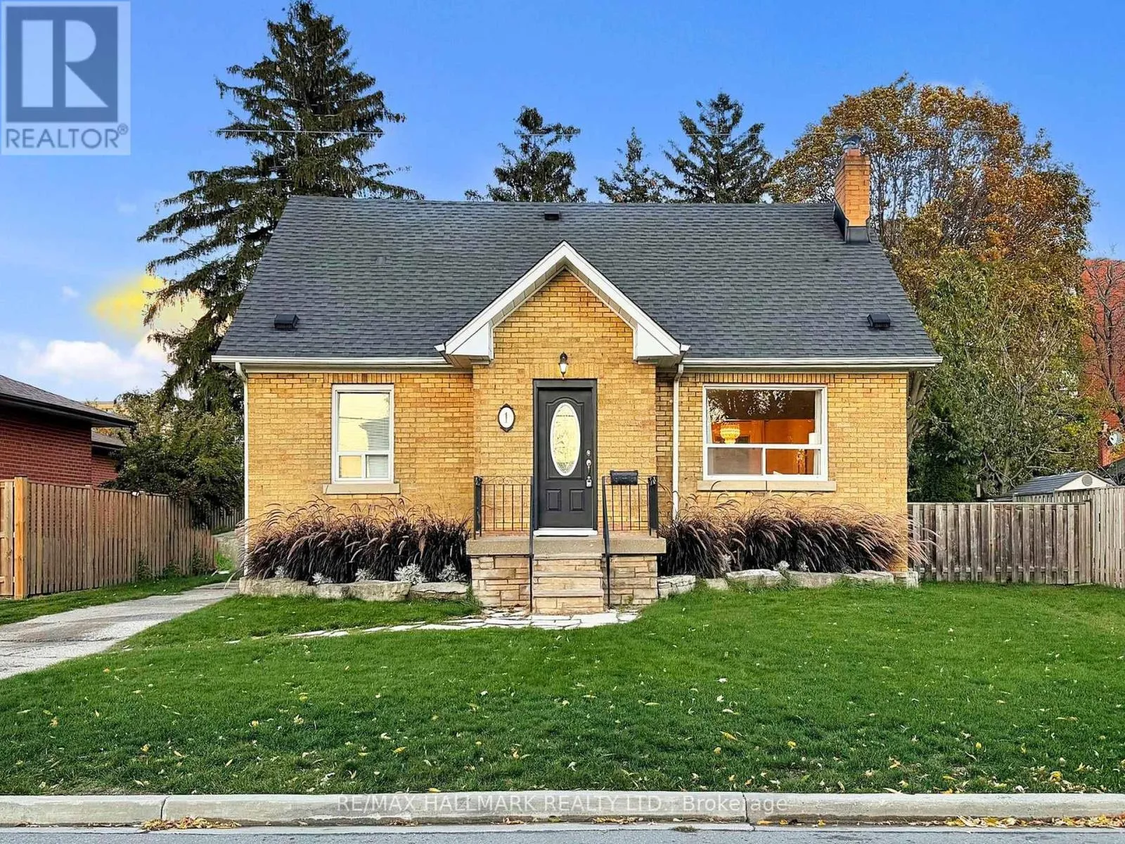 House for rent: 1 Andrew Avenue, Toronto, Ontario M1M 3G8