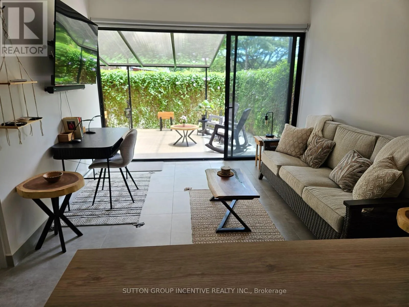 Apartment for rent: 1 Azul Court, Costa Rica, Ontario