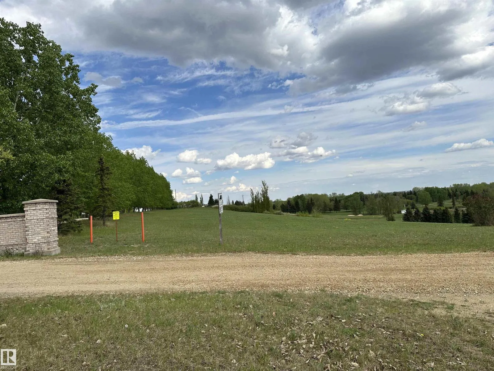 No Building for rent: 1 Country Club Es, Rural Wetaskiwin County, Alberta T9A 2G3