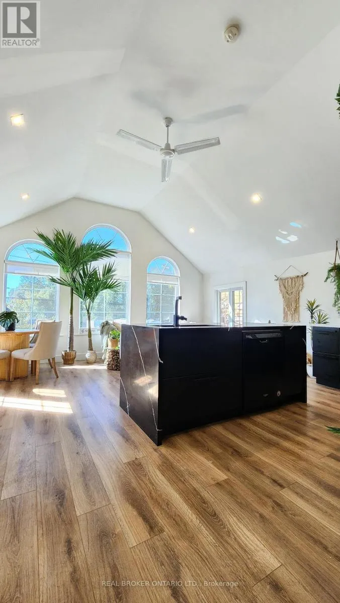 1 Dufferin Street, Innisfil, Ontario L0L 1L0