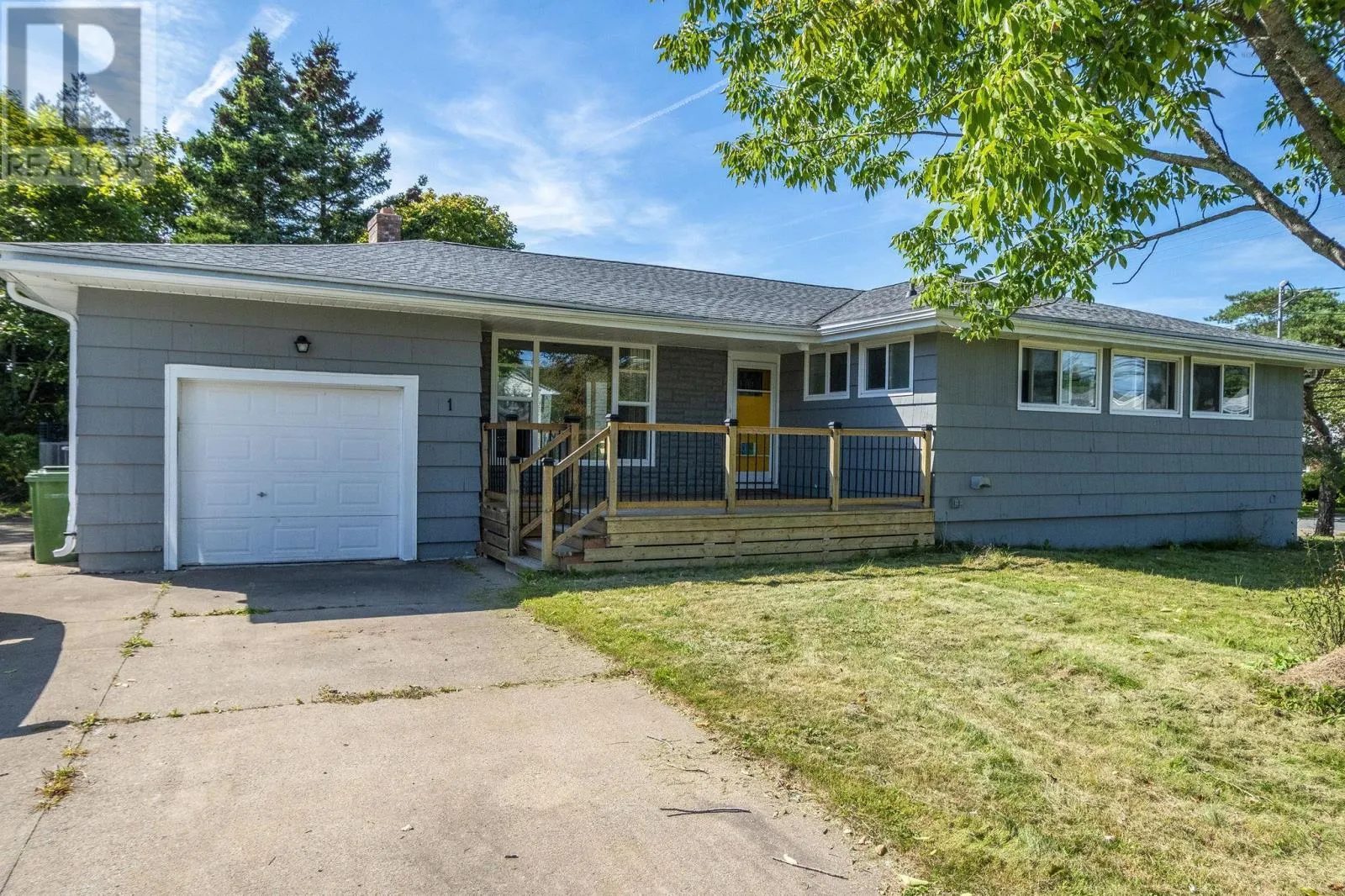 House for rent: 1 Grandview Drive, Dartmouth, Nova Scotia B2W 1X4