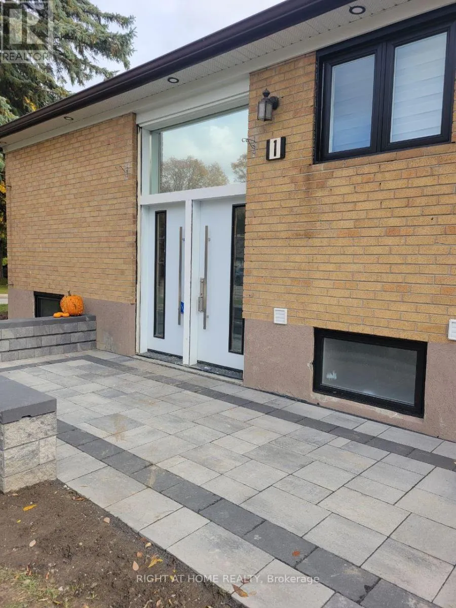 House for rent: 1 Huron Court, Aurora, Ontario L4G 2X7