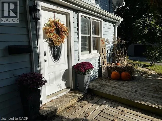 House for rent: 1 John Avenue, Paris, Ontario N3L 2S8