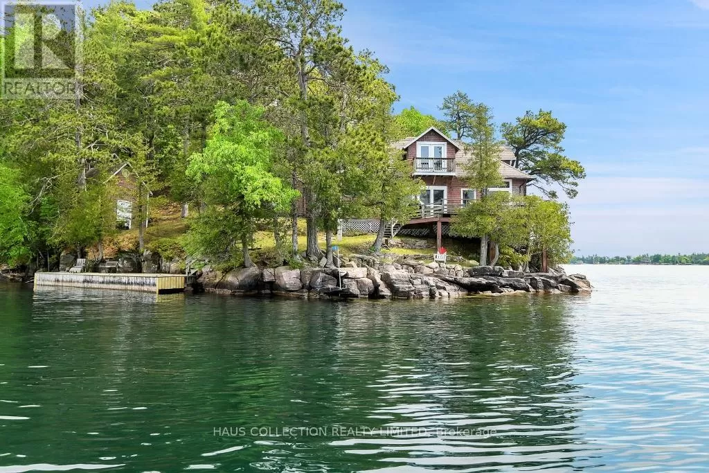 House for rent: 1 Little Grenadier Island, Leeds and the Thousand Islands, Ontario K0E 1V0