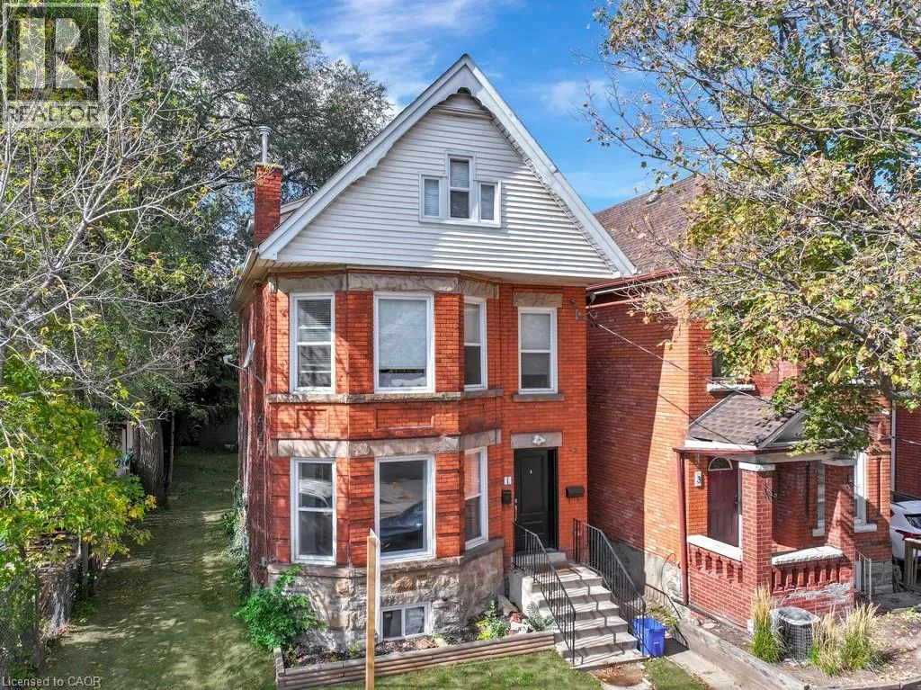 Duplex for rent: 1 Madison Avenue, Hamilton, Ontario L8L 5Y2