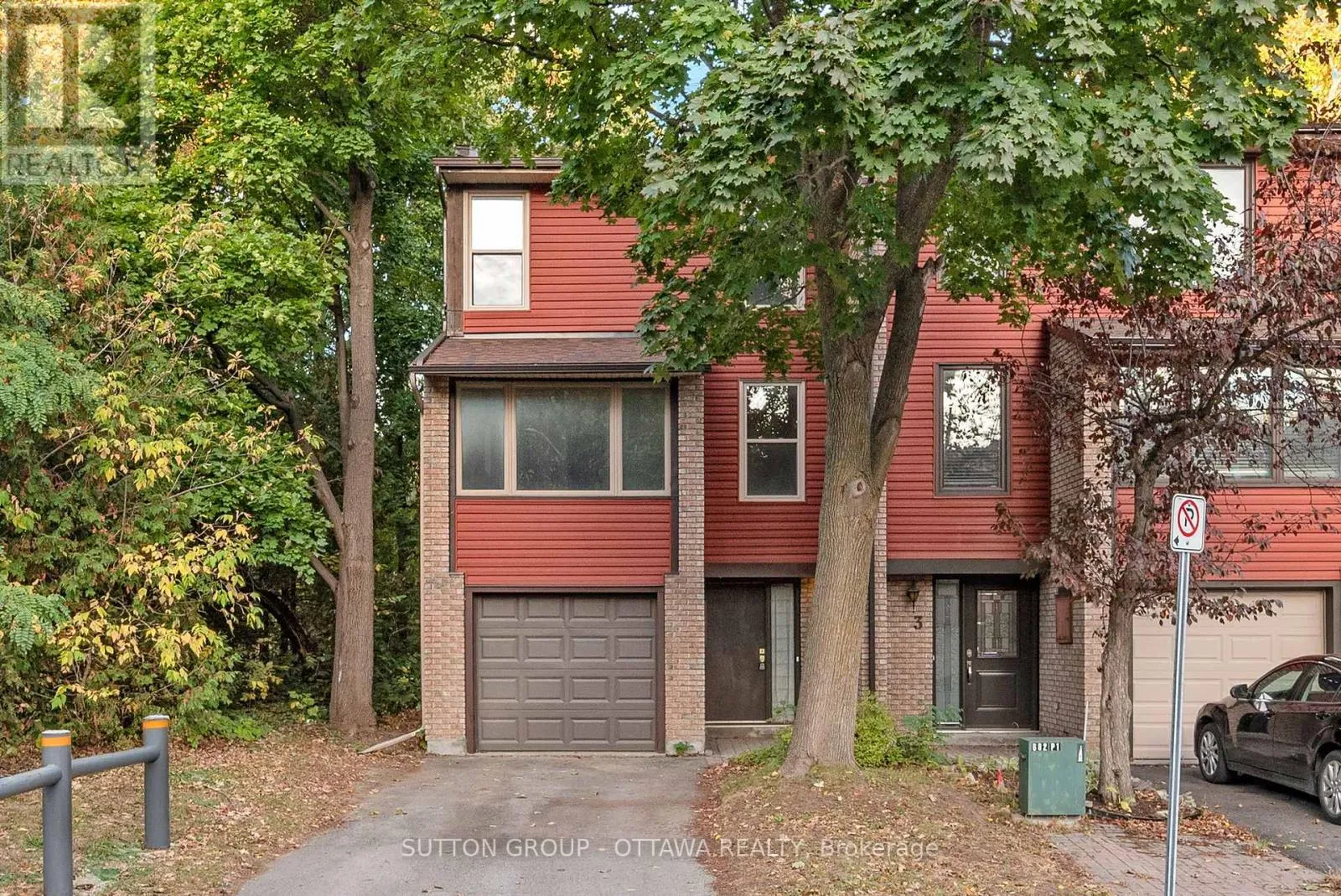 Row / Townhouse for rent: 1 Marielle Court, Ottawa, Ontario K2B 8P3