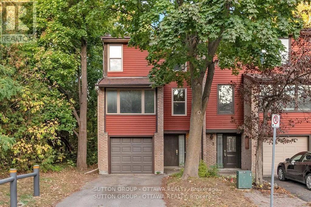 Row / Townhouse for rent: 1 Marielle Court, Ottawa, Ontario K2B 8P3