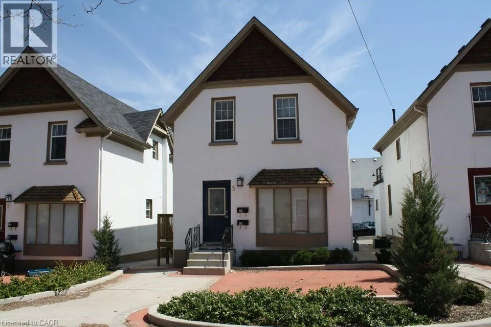 Apartment for rent: 1 Moyer Street Unit# A, Kitchener, Ontario N2H 2S5