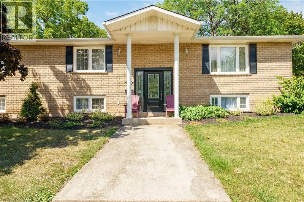 House for rent: 1 Renata Court, Dundas, Ontario L9H 6X1