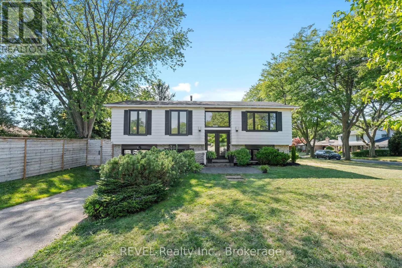 House for rent: 1 Samuel Court, St. Catharines, Ontario L2M 6M1