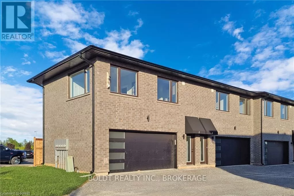 Row / Townhouse for rent: 1 Summersides Mews, Pelham, Ontario L3B 5N5