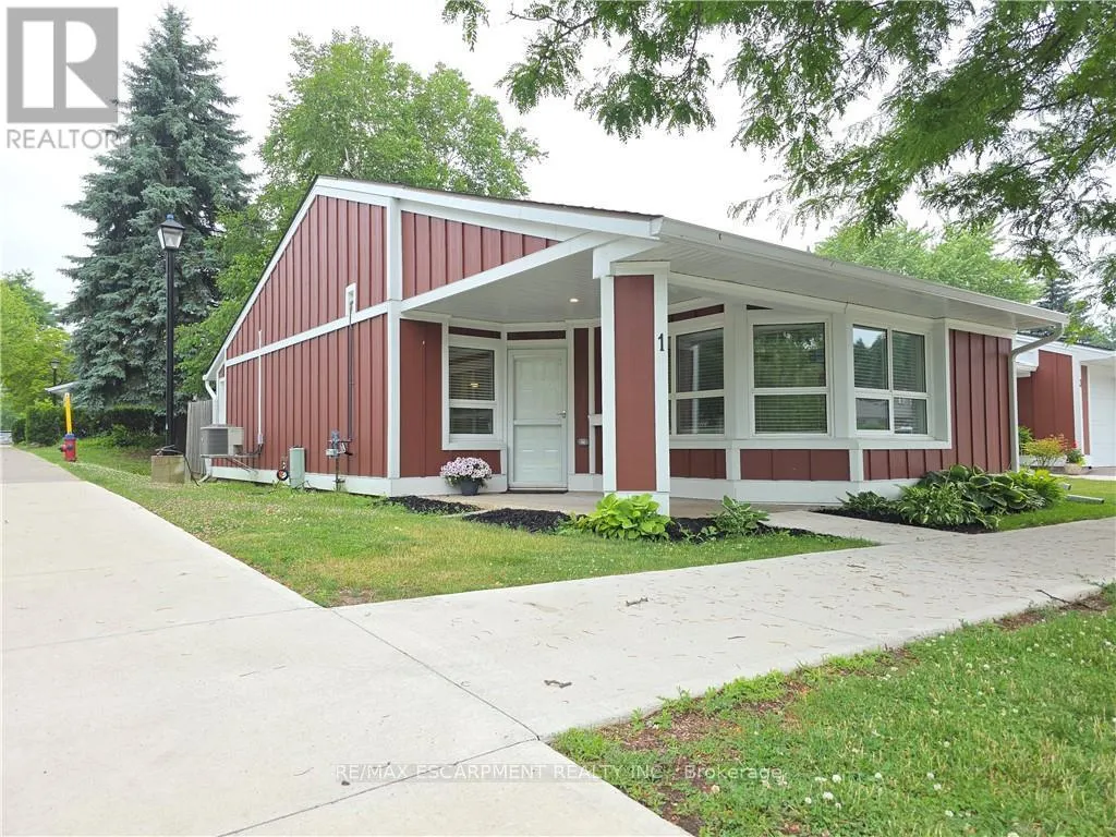 Row / Townhouse for rent: 1 Szollosy Circle, Hamilton, Ontario L9B 1T8