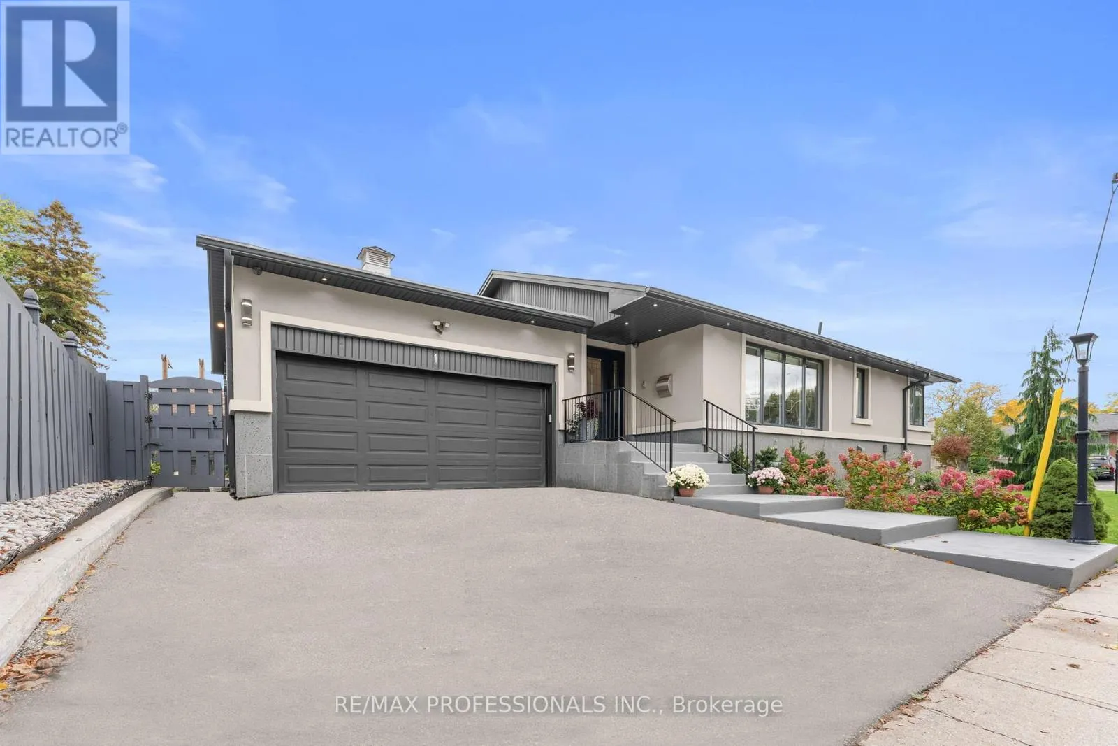 House for rent: 1 Tewsley Place, Toronto, Ontario M9P 1N6