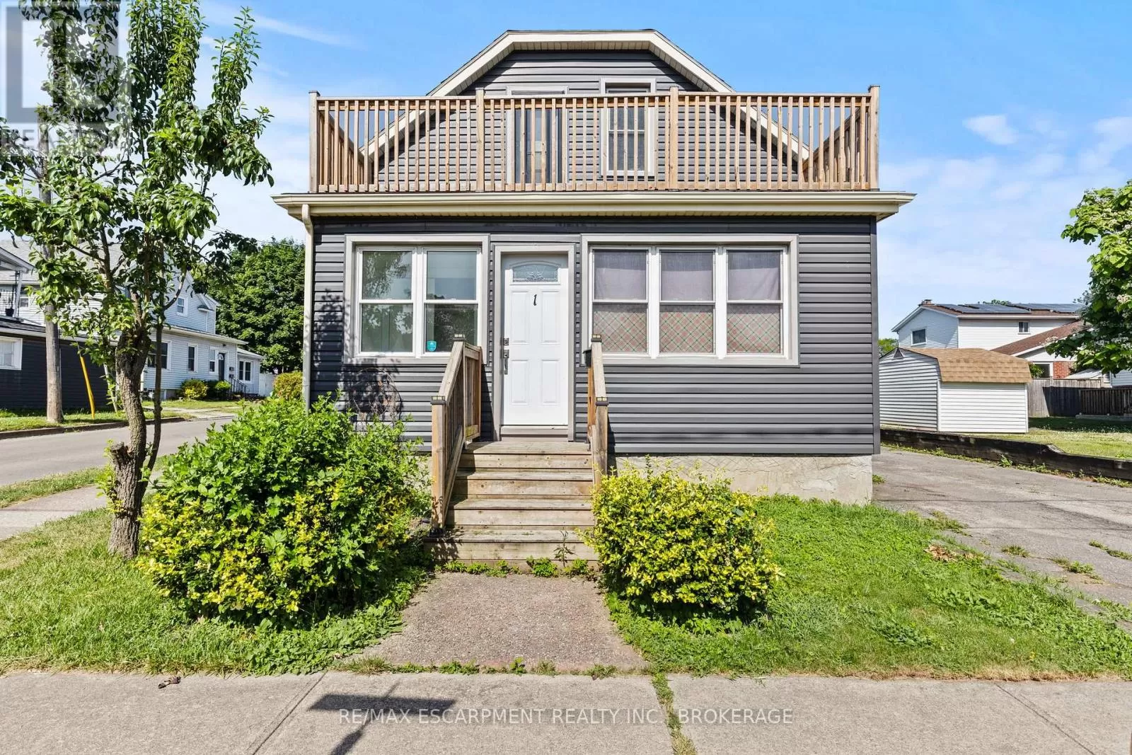 Duplex for rent: 1 West Street N, Thorold, Ontario L2V 2R8