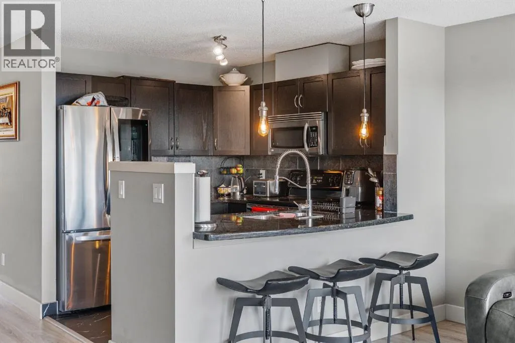 Apartment for rent: 10, 105 Village Heights Sw, Calgary, Alberta T3H 2L2