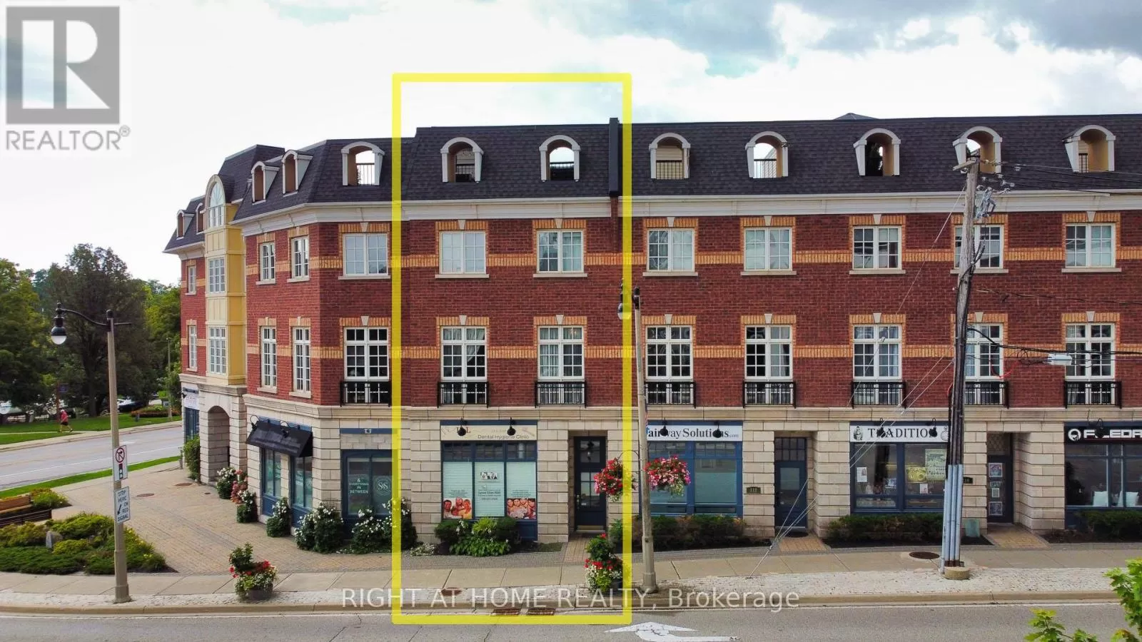 10 - 120 Bronte Road, Oakville, Ontario L6L 3C1