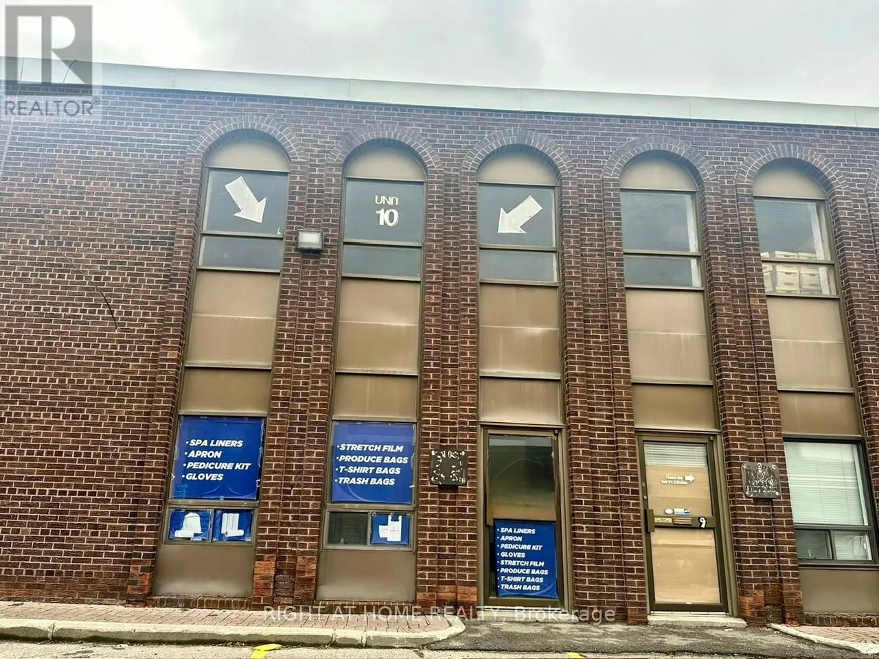 Warehouse for rent: 10 - 4478 Chesswood Drive, Toronto, Ontario M3J 2B9