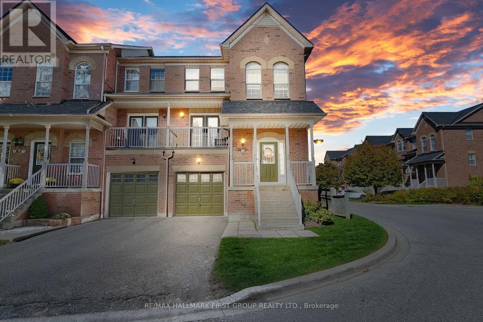 Row / Townhouse for rent: 10 - 575 Steeple Hill, Pickering, Ontario L1V 7E4