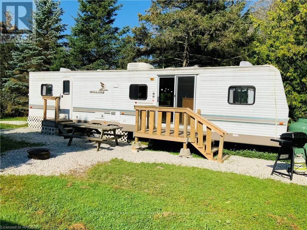 Mobile Home for rent: 10 - 9 Tamarac Road, Northern Bruce Peninsula, Ontario N0H 2R0
